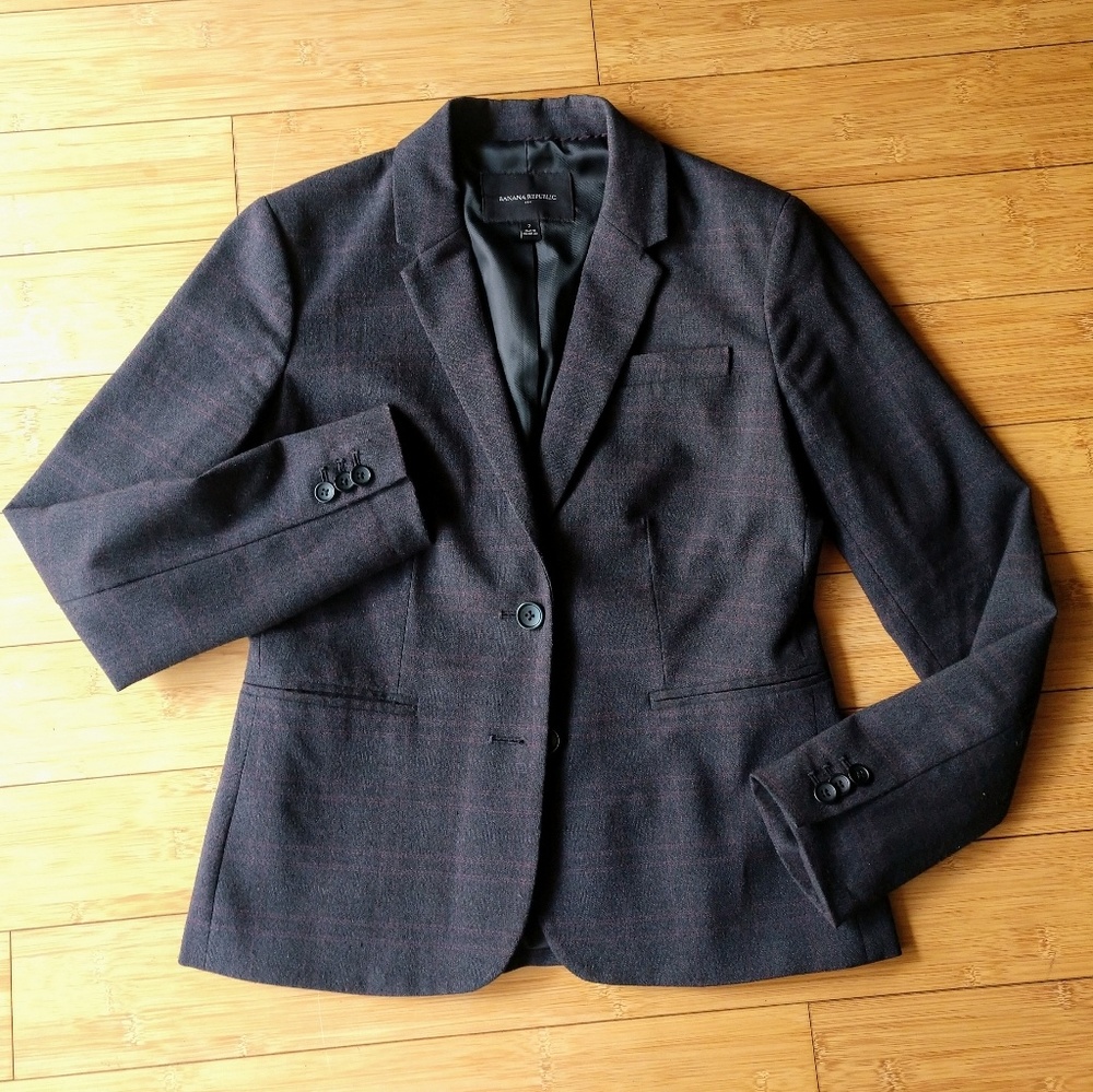 Banana Republic Suit - Blazer & Pencil Skirt